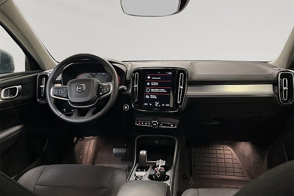 Volvo XC40 5 of 8