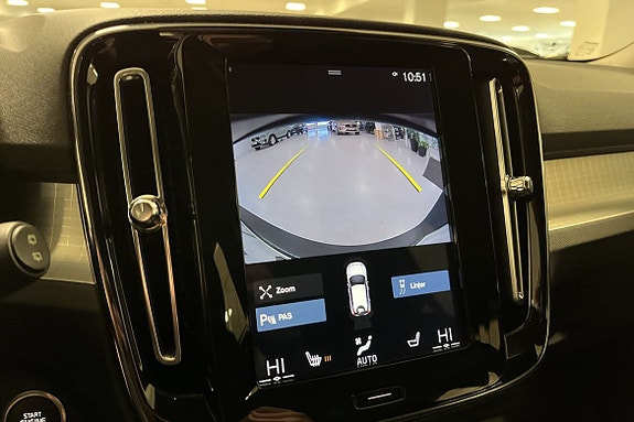 Volvo XC40 8 of 8
