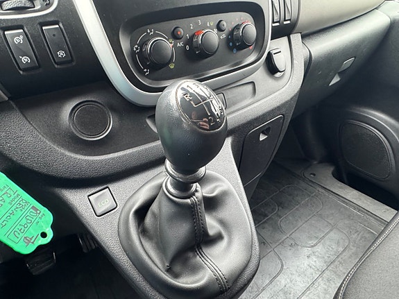 Renault Trafic 6 of 12