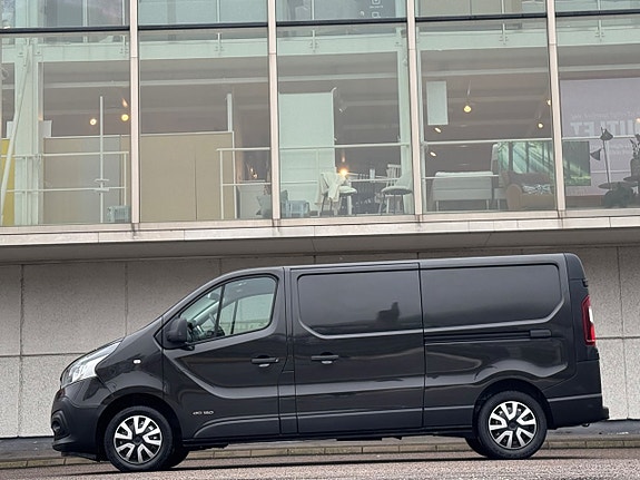 Renault Trafic 2 of 12