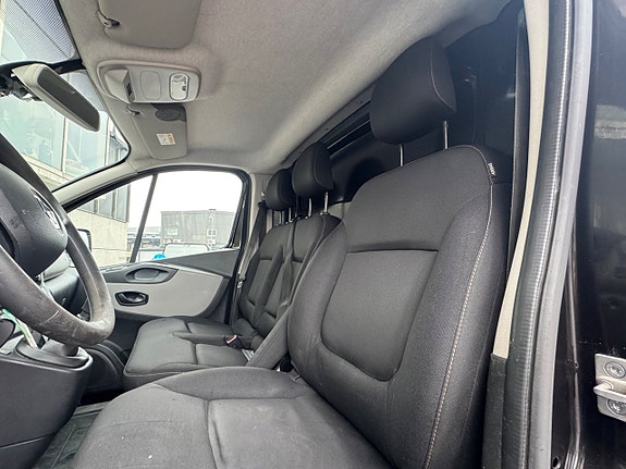 Renault Trafic 4 of 12