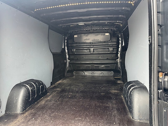 Renault Trafic 12 of 12