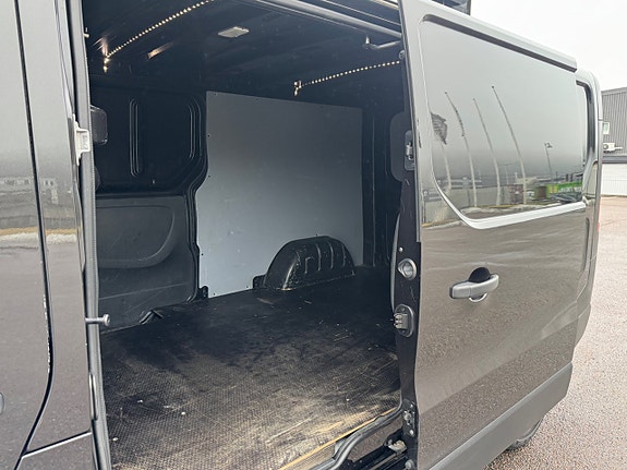 Renault Trafic 11 of 12