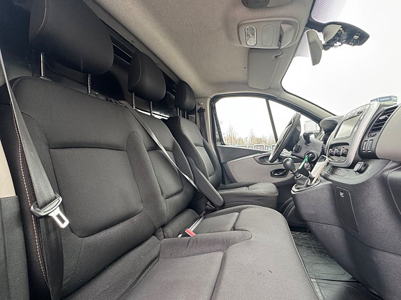 Renault Trafic 10 of 12