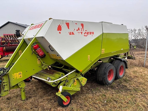 CLAAS Quadrant 2200 2 of 2