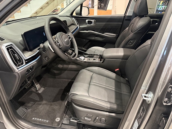Kia Sorento 4 of 14
