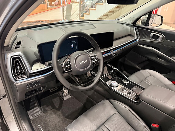 Kia Sorento 8 of 14