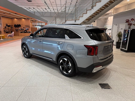 Kia Sorento 3 of 14