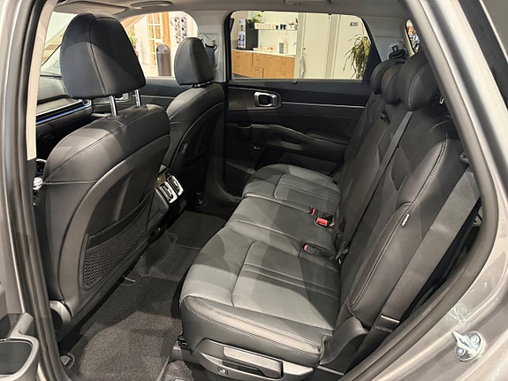 Kia Sorento 10 of 14