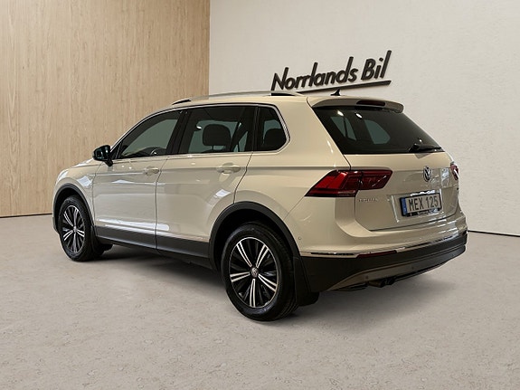 Volkswagen Tiguan 3 of 5