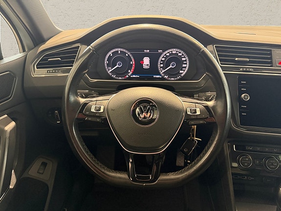 Volkswagen Tiguan 6 of 12