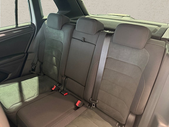 Volkswagen Tiguan 7 of 12