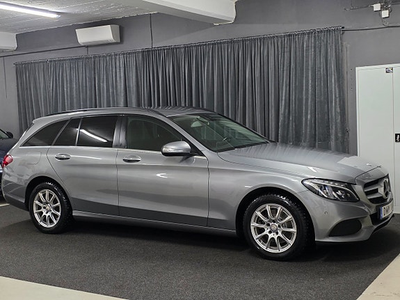 Mercedes-Benz C220 d 2 of 5