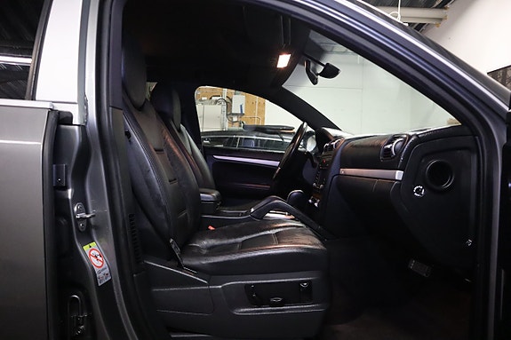 Porsche Cayenne 22 of 24