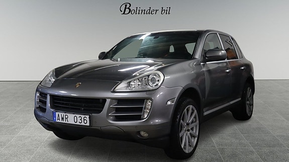 Porsche Cayenne 3 of 5