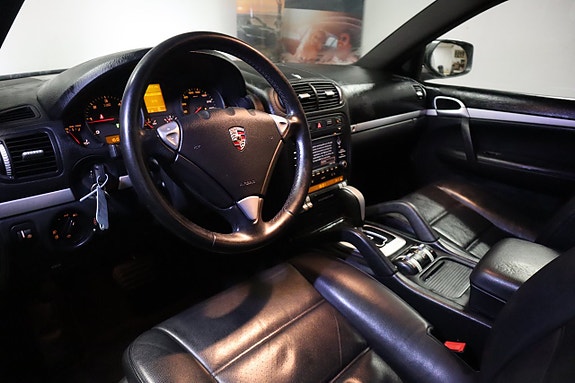 Porsche Cayenne 9 of 24