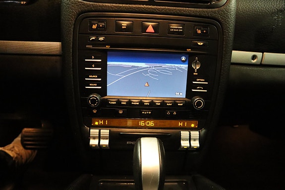 Porsche Cayenne 12 of 24
