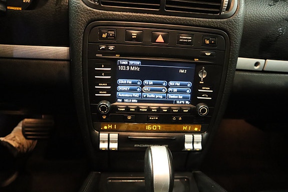 Porsche Cayenne 11 of 24