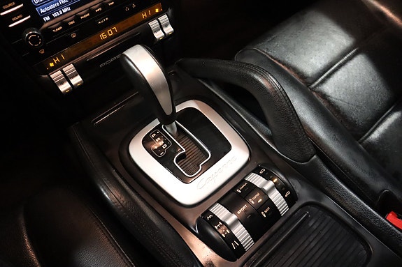 Porsche Cayenne 14 of 24