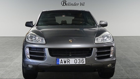Porsche Cayenne 2 of 5