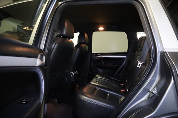 Porsche Cayenne 16 of 24