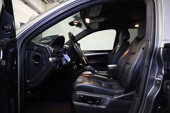 Porsche Cayenne 8 of 24