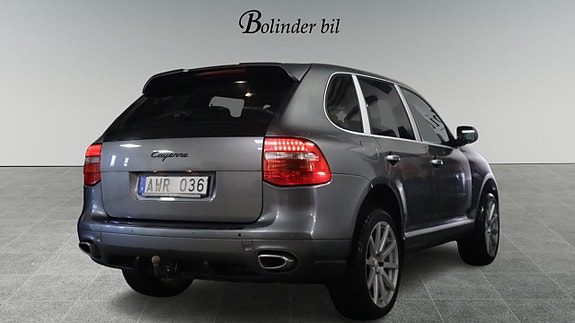 Porsche Cayenne 4 of 5