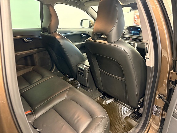 Volvo XC70 12 of 27