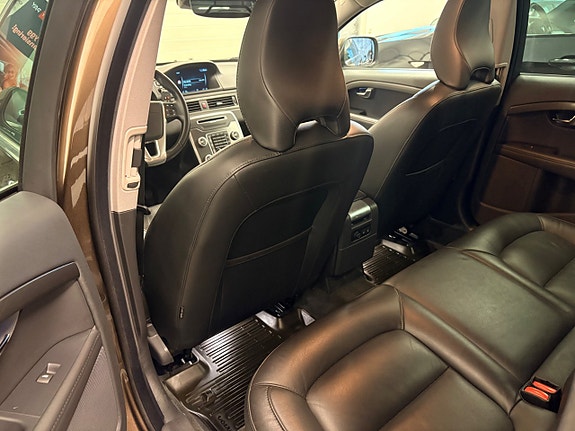 Volvo XC70 13 of 27