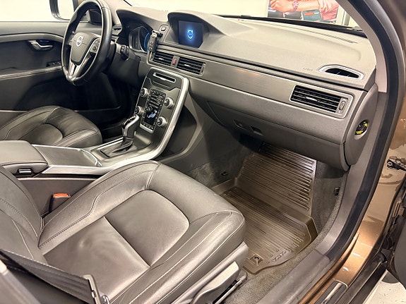 Volvo XC70 11 of 27