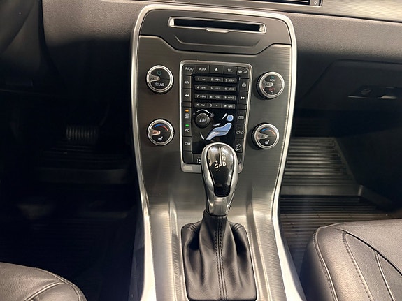Volvo XC70 18 of 27