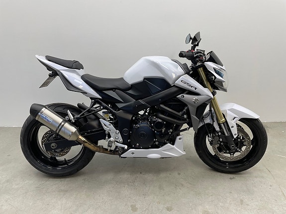 Suzuki GSR 750 *36 mån Räntefritt* Arrow avgassystem