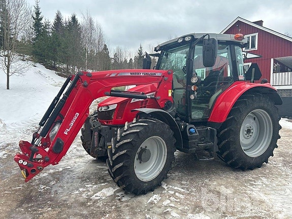 Traktor med lastare Massey Fergusson 5713S