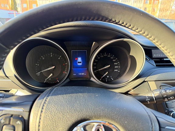 Toyota Avensis 12 of 13