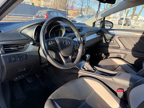 Toyota Avensis 7 of 13