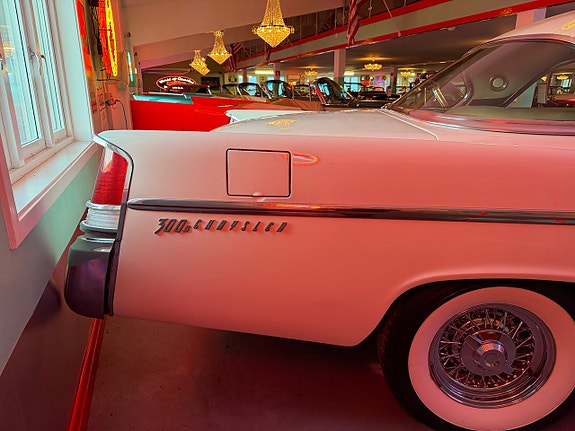 Chrysler 300 11 of 25