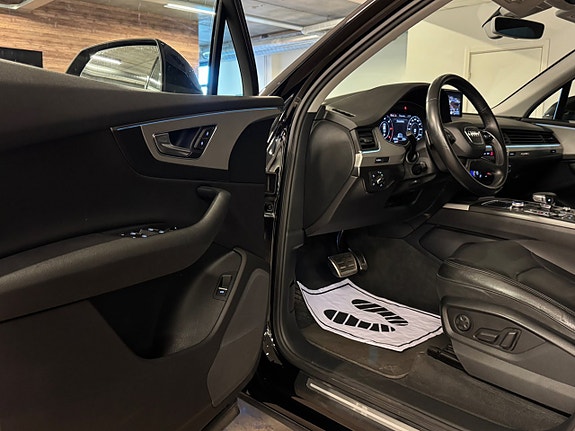 Audi Q7 17 of 30