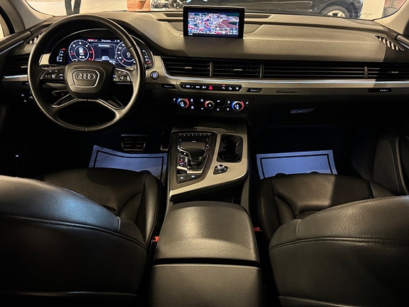 Audi Q7 25 of 30
