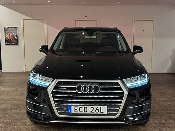 Audi Q7 4 of 5