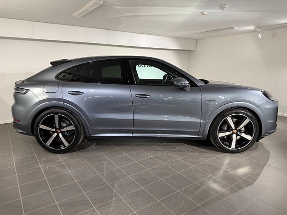Porsche Cayenne 5 of 5