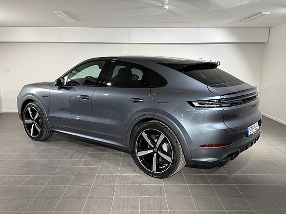 Porsche Cayenne 2 of 5