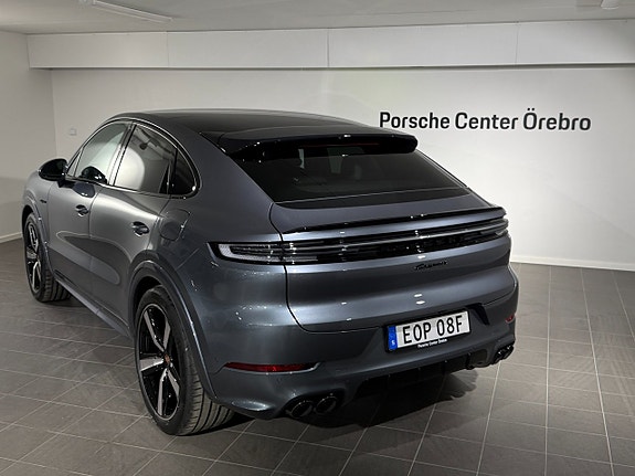 Porsche Cayenne 4 of 5