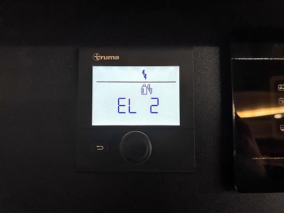 Challenger 318 Graphite Edition 165hk AUTOMAT QUEENBED Face-to-Face Adaptiv Farthållare 22 of 30