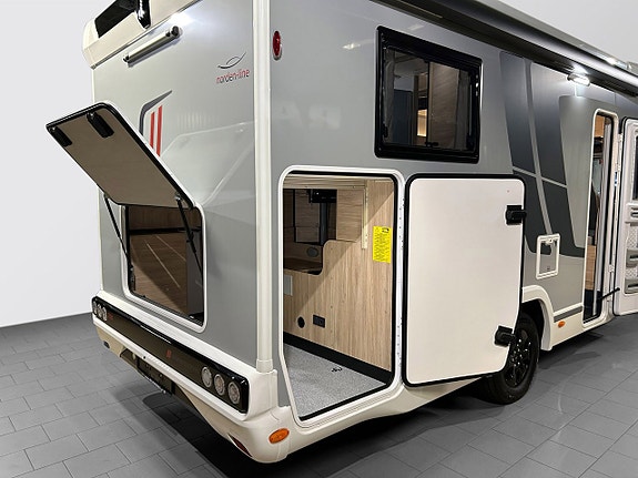 Challenger 318 Graphite Edition 165hk AUTOMAT QUEENBED Face-to-Face Adaptiv Farthållare 24 of 30