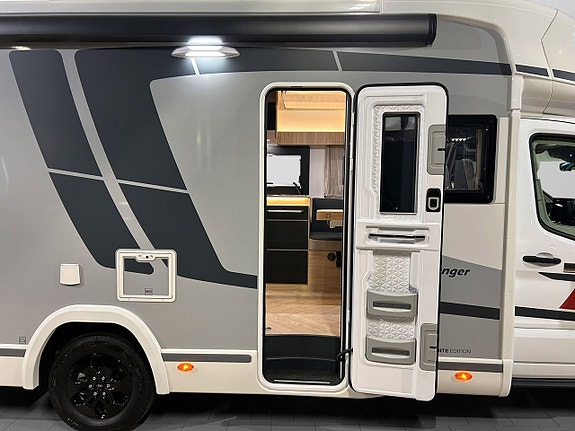 Challenger 318 Graphite Edition 165hk AUTOMAT QUEENBED Face-to-Face Adaptiv Farthållare 3 of 30
