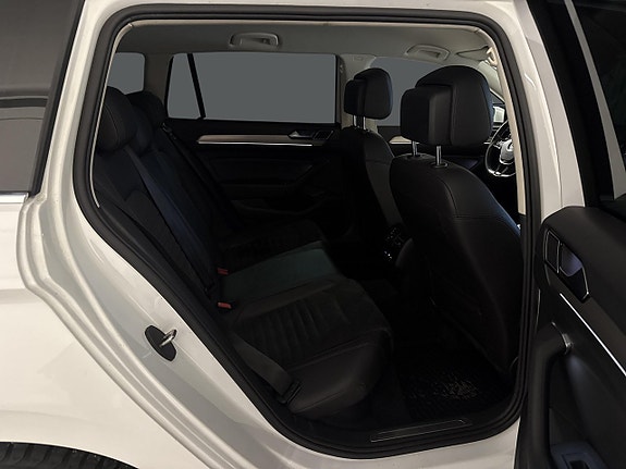 Volkswagen Passat 13 of 20