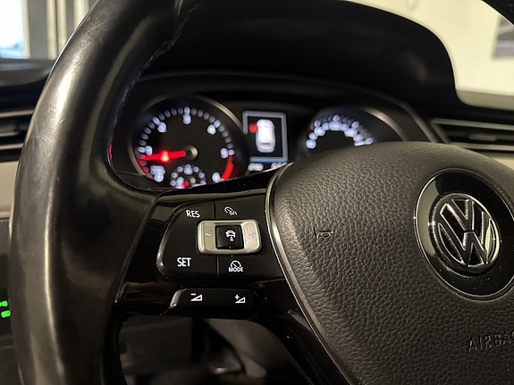 Volkswagen Passat 17 of 20