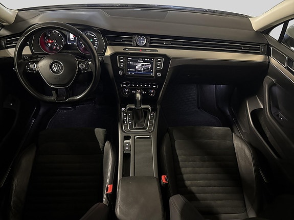 Volkswagen Passat 12 of 20