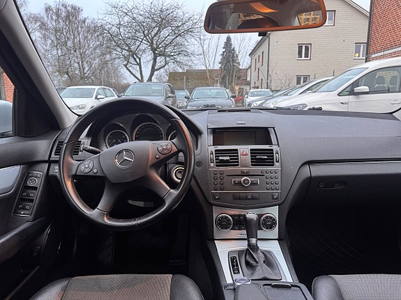 Mercedes-Benz C220 9 of 11