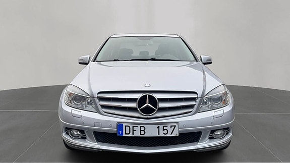 Mercedes-Benz C220 2 of 5